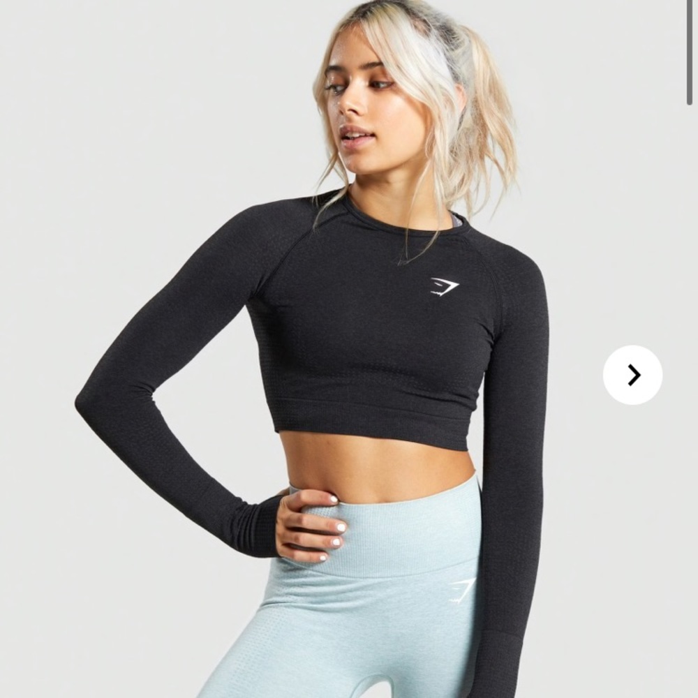 Black gym shark long sleeve crop workout top!